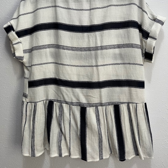 Blu Pepper White Blue Striped top L - Picture 2 of 4